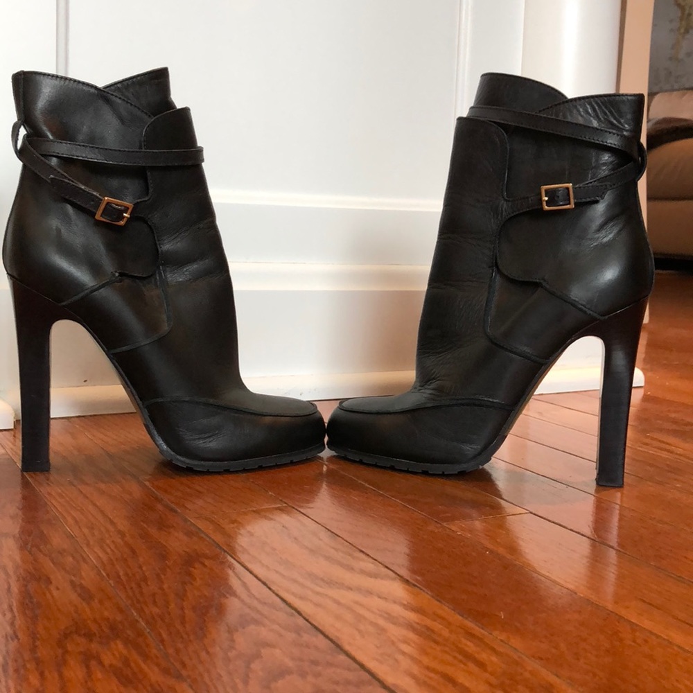Lisa Pliner green bottom heels